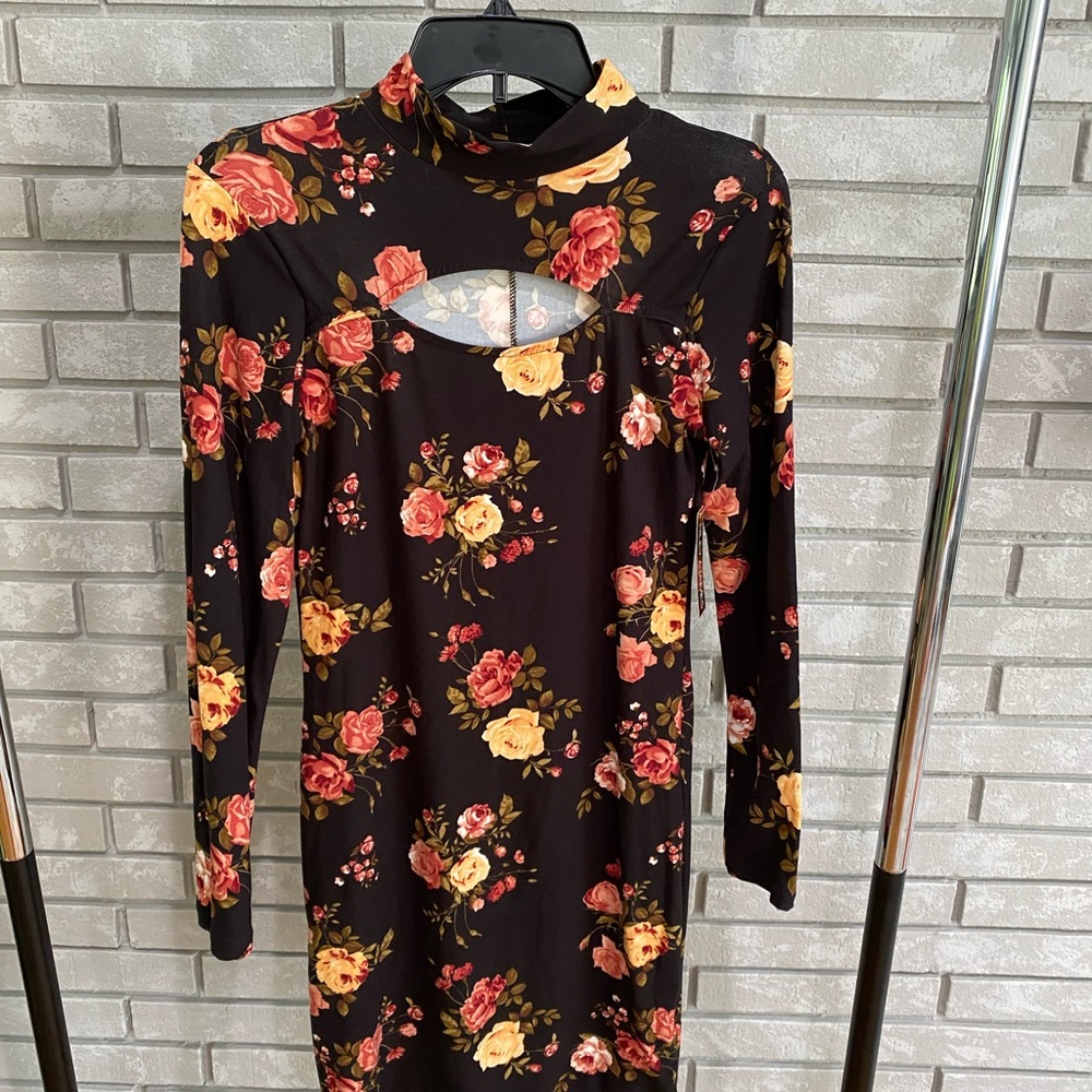Floral long sleeve dress with a beautiful cut out